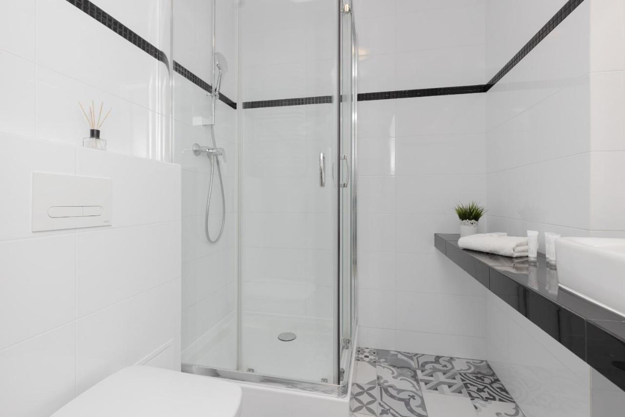 Old Town Spacious Apartment Bonifraterska By Renters Varşovia Exterior foto